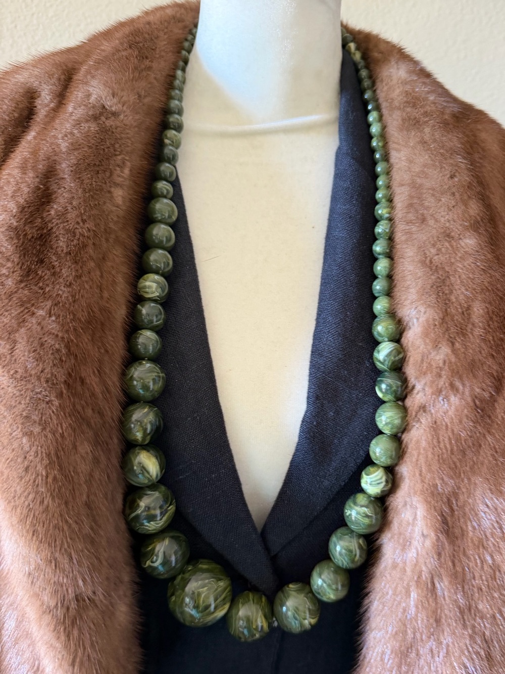 Vintage green bakelite circa 1920s necklace